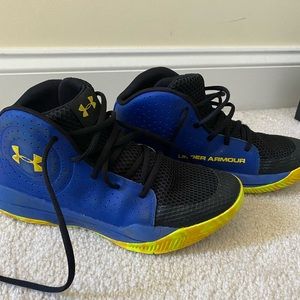 Under Armor boys, like new condition GS Jet 2019